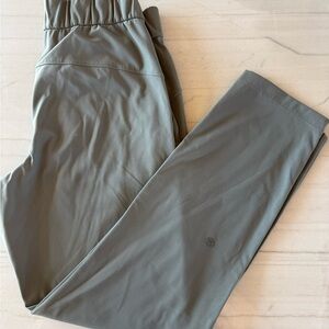 Lululemon Slim-Fit Pull-On Mid-Rise Cropped Pant
